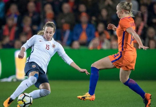 为学生们施 为学生们施